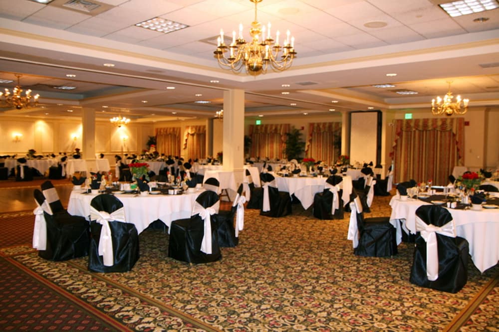 Hampton Inn Colchester - photo 45