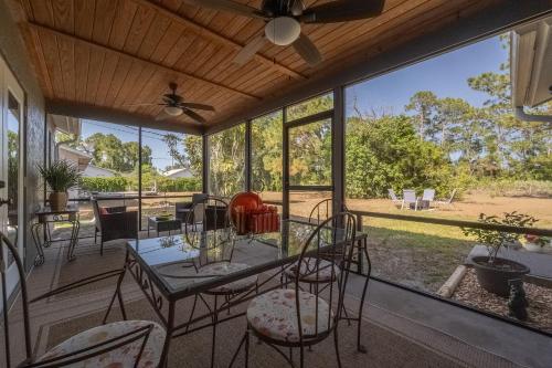 Retro Ranch — 4-Star Luxury Hotel in Palm Bay, United States