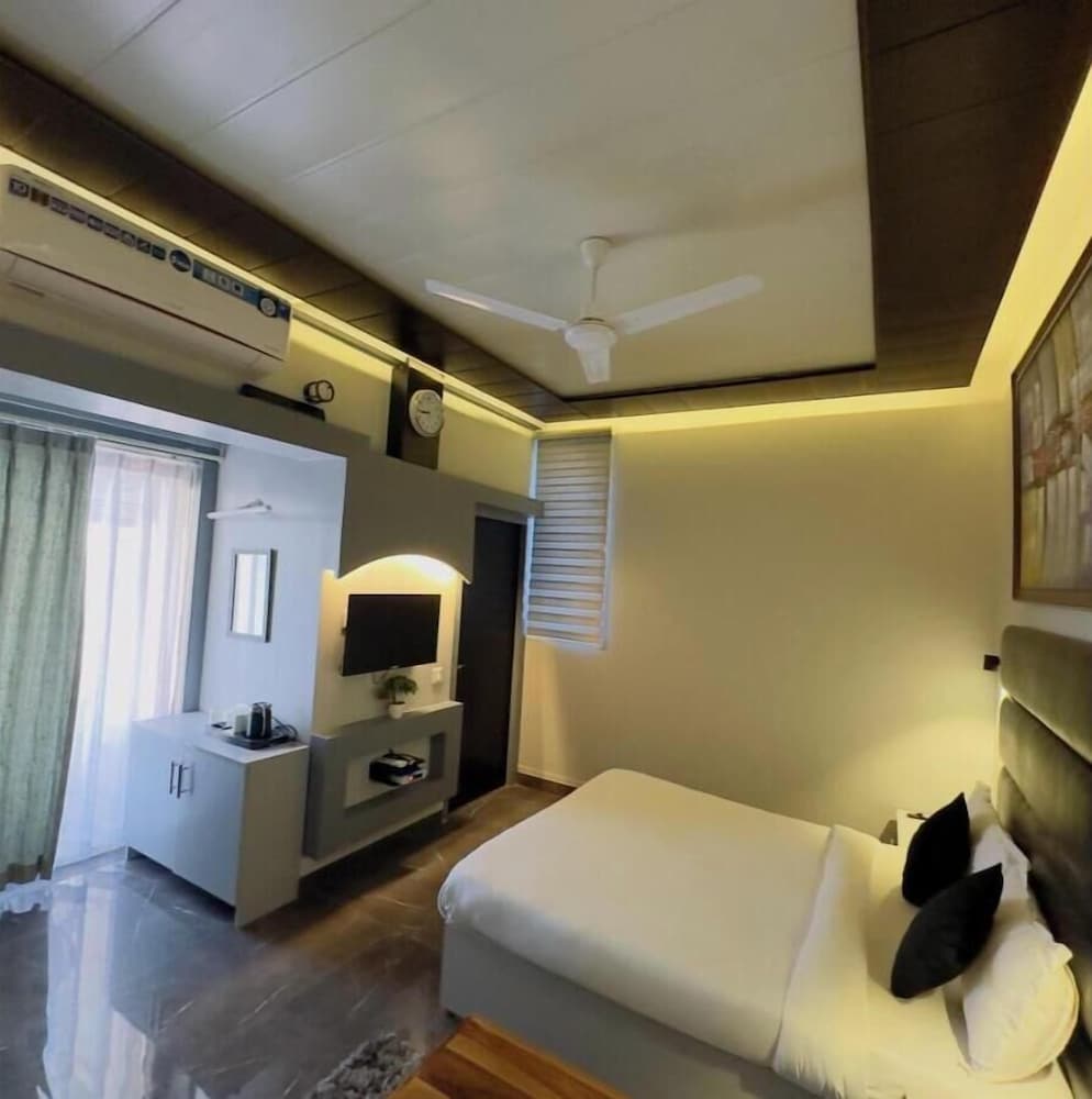 Lakes Nine - last minute hotel in Naini Tal