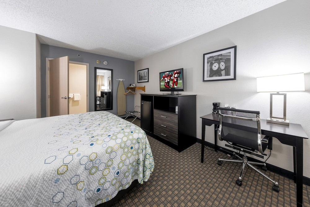 HomeTown Inn by Red Roof East Syracuse - photo 9