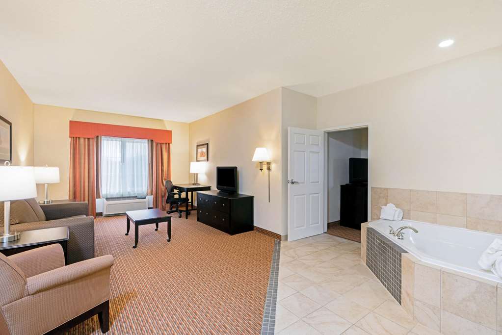 La Quinta Inn & Suites by Wyndham Stillwater University Area - photo 16