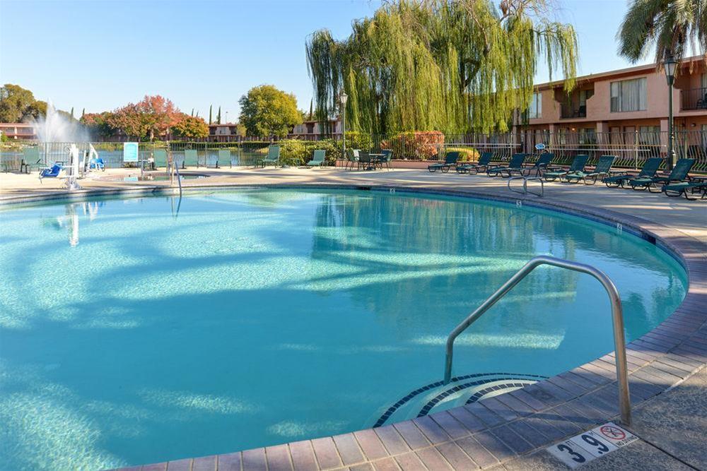 Red Lion Woodlake & Conference Center - photo 7