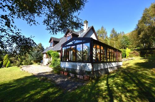 Tarmachan Cottage West Highland Getaway — 4-Star Luxury Hotel in Fort William, United Kingdom
