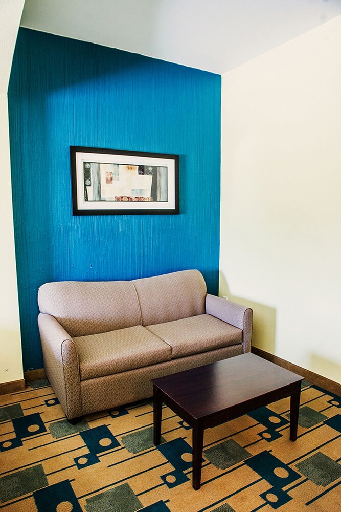 Rivers Inn & Suites - photo 11