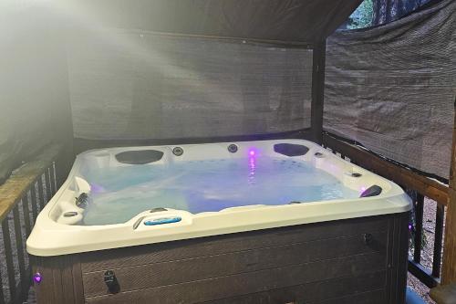 Cresta Cabin — 4-Star Luxury Hotel in Arnold, United States