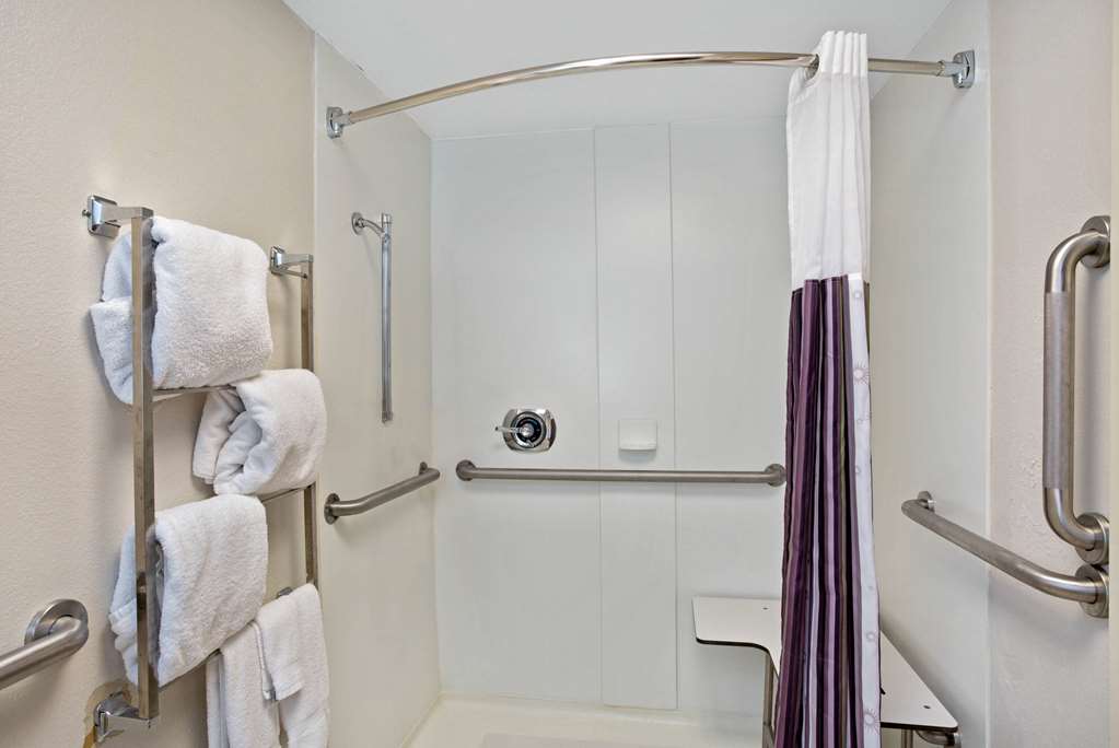 La Quinta Inn & Suites by Wyndham New Haven - photo 9