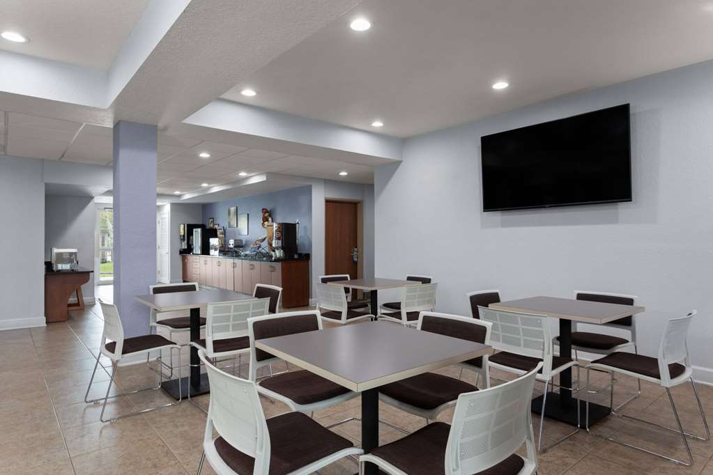 Microtel Inn & Suites by Wyndham Zephyrhills - photo 29