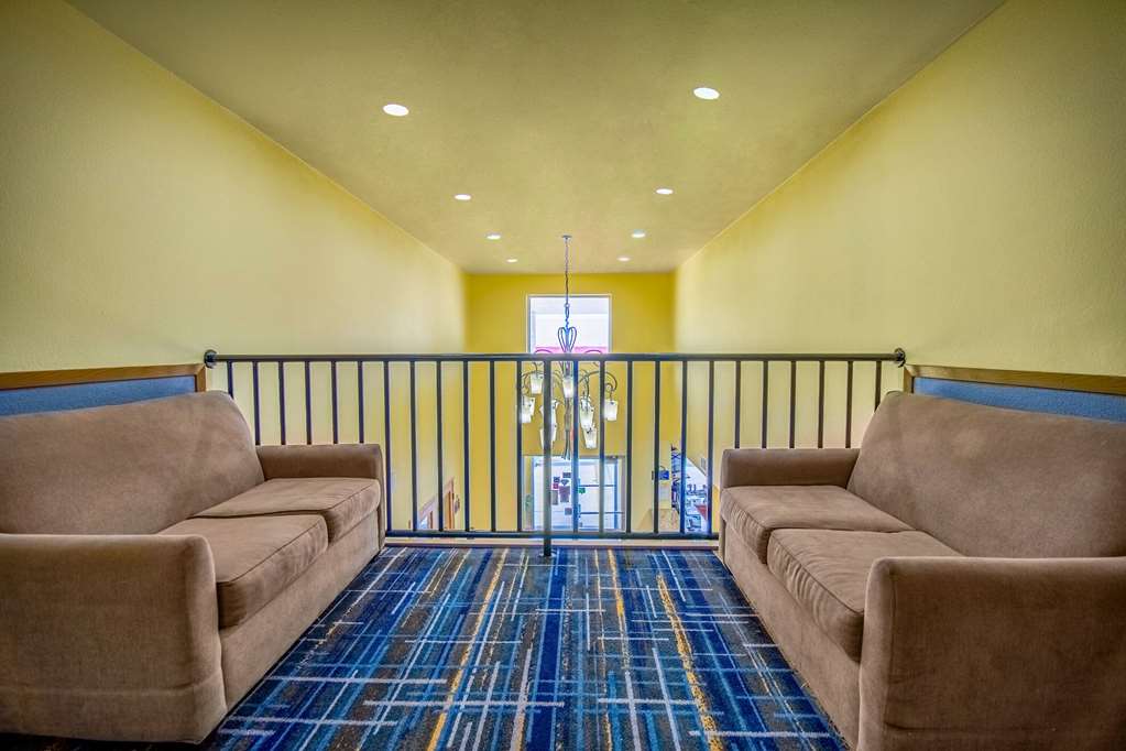 Days Inn by Wyndham Evansdale Waterloo - photo 31