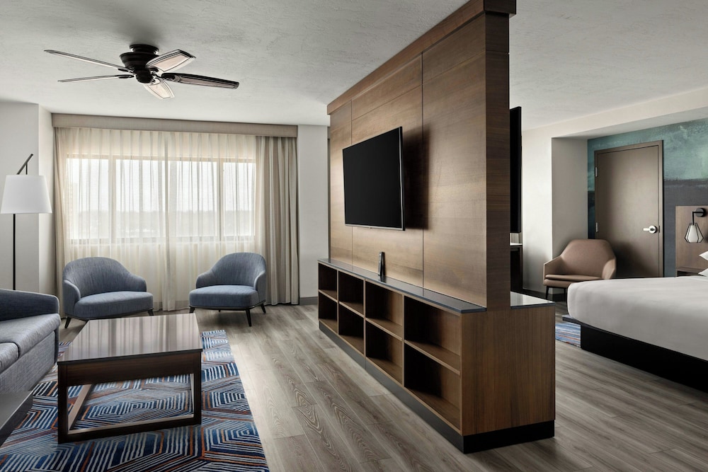 Oshkosh Marriott Waterfront Hotel & Convention Center - photo 18