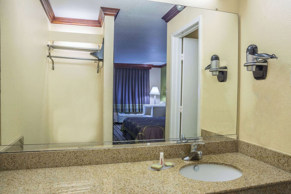 Super 8 by Wyndham San Marcos - photo 6