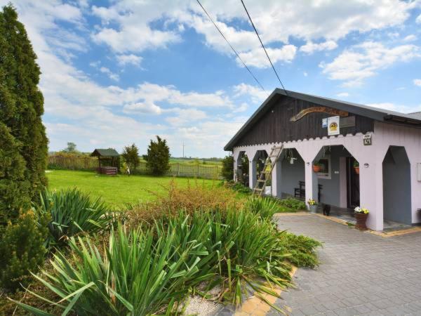 Gospodarstwo agroturystyczne Daleko od szosy pokoje i domek