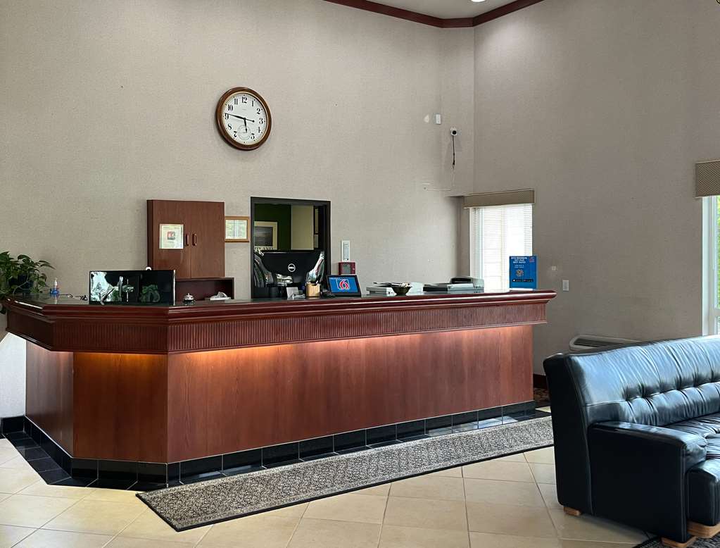 Studio 6 Suites Portland OR Downtown OHSU - photo 2