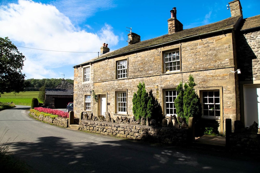 GreenGrove Country House B&B — 4-Star Luxury Hotel in Skipton, United Kingdom