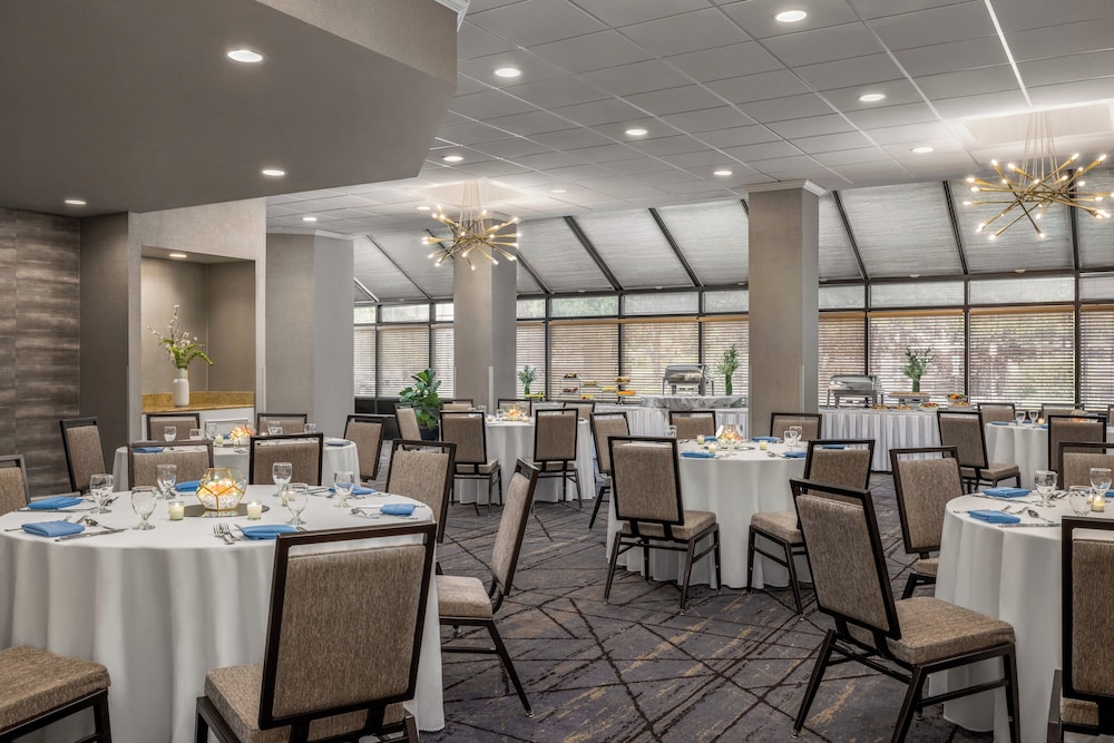 Crowne Plaza Edison by IHG - photo 26