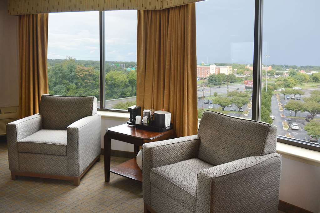 Clarion Hotel Philadelphia International Airport - photo 15