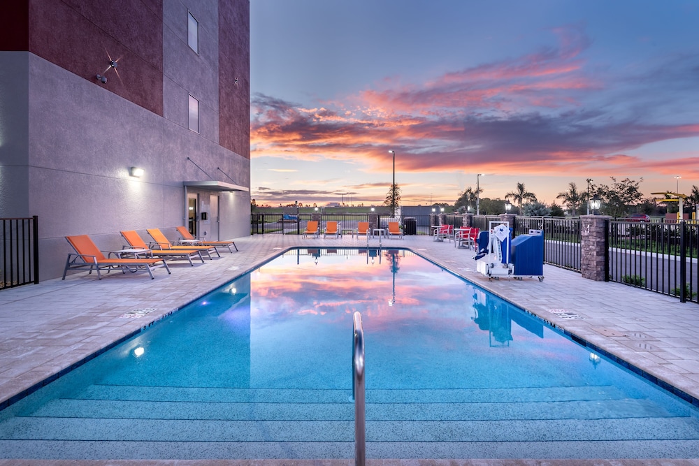Holiday Inn Express & Suites Punta Gorda by IHG - photo 13