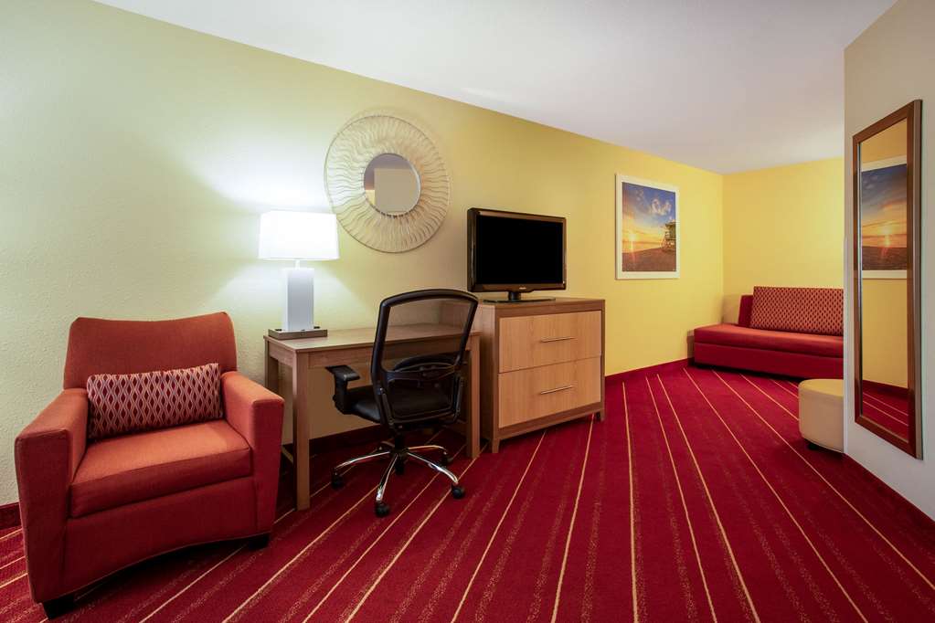 Days Inn by Wyndham Marquette - photo 36
