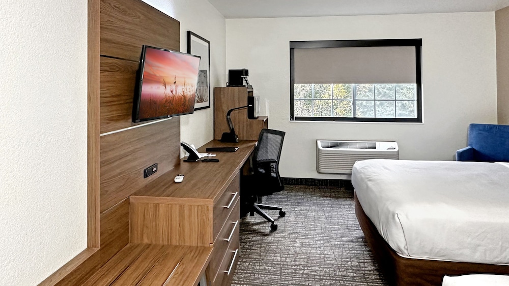 Estherville Hotel & Suites - photo 9