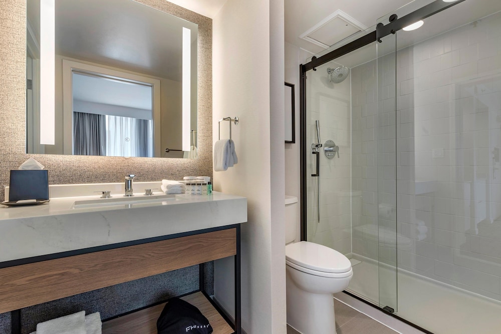 Sheraton Suites Old Town Alexandria - photo 30