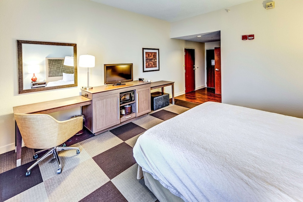 Hampton Inn by Hilton Columbus I 70E Hamilton Rd - photo 15