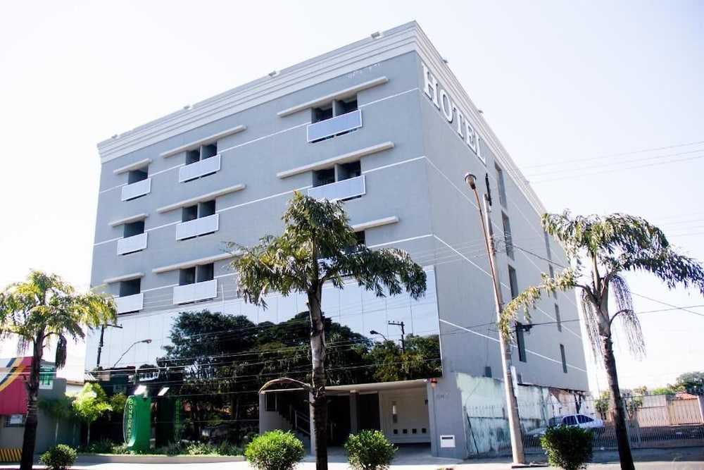 Bombonato Hotel Facil Acesso Ao Aeroporto E Parque De Exposicoes Abcz — Uberaba