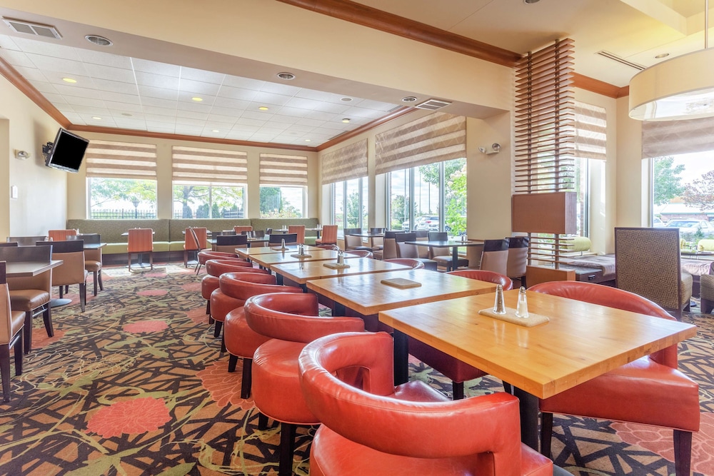 Hilton Garden Inn Chicago Tinley Park - photo 35