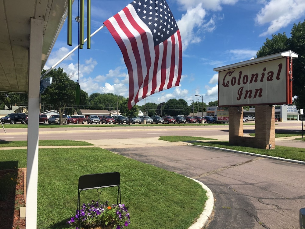 Colonial Inn Extended Stay By OYO New Ulm - photo 2