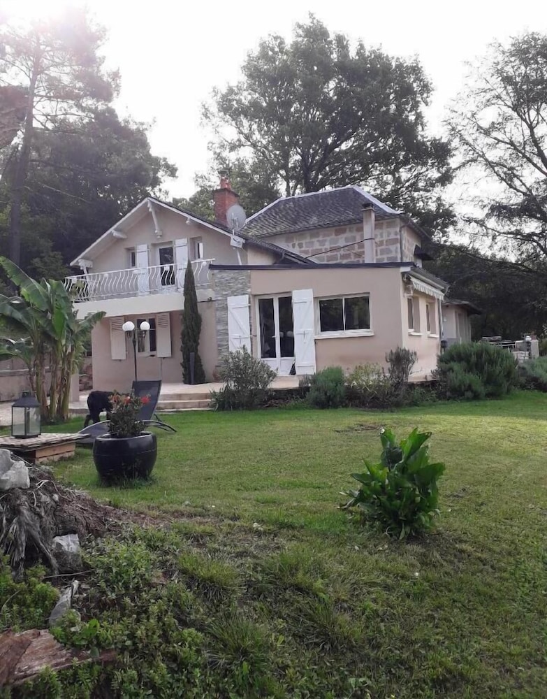 Le Pigeonnier - carbon neutral hotel in Brive-La-Gaillarde