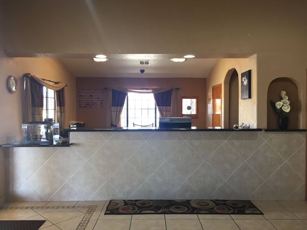 Royal Inn Pearsall - photo 4