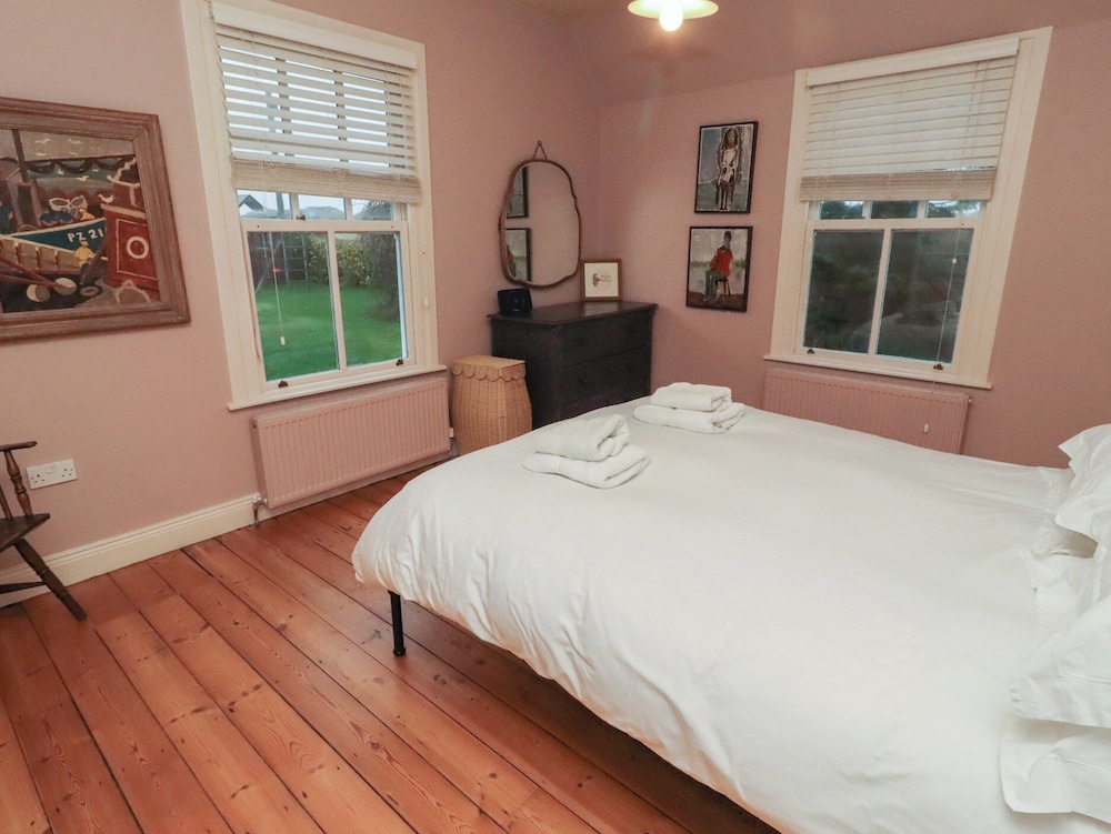 Armstrong Cottages No6 in Bamburgh, United Kingdom