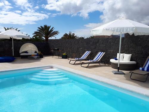 Casa volcanes — 4-Star Luxury Hotel in Costa Teguise, Spain