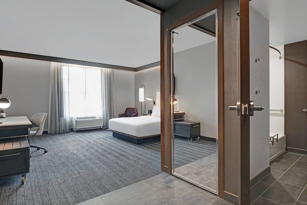 Courtyard by Marriott Manhattan Aggieville - photo 13