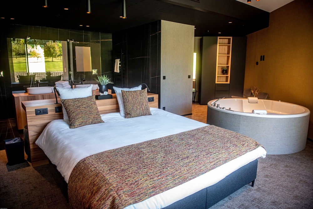 Aux Etangs Hôtel — hotel in Herve