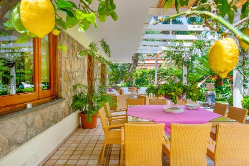 SorrentoVibes Villa in Sorrento Center with gardens and outdoor space — 4-Star Luxury Hotel in Sorrento, Italy