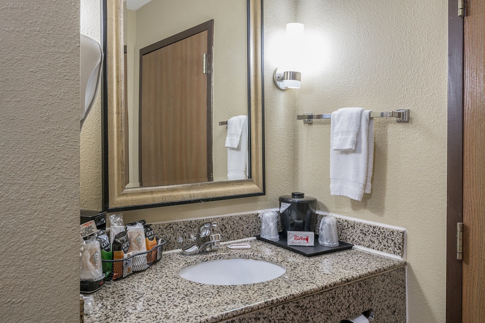 Red Roof Inn & Suites Little Rock - photo 43