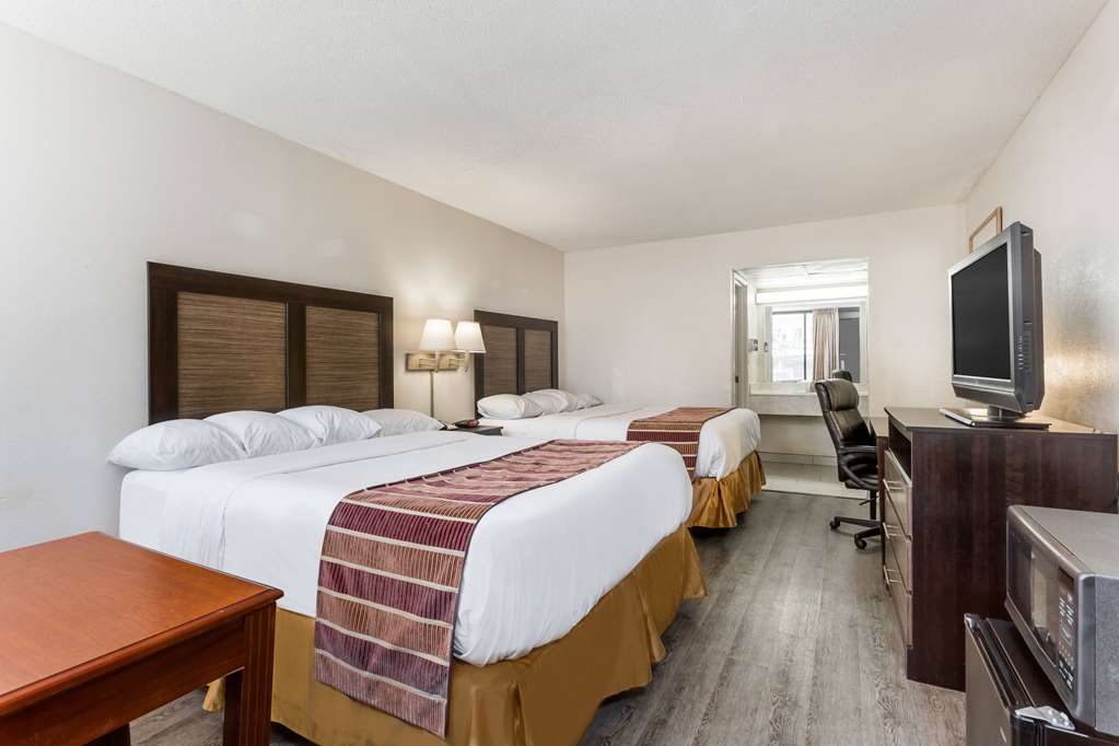 Days Inn & Suites by Wyndham Rocky Mount Golden East - photo 14