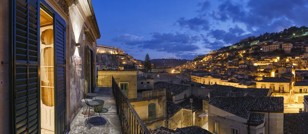 Edel Emotional Domus Et Luxury - carbon neutral hotel in Modica