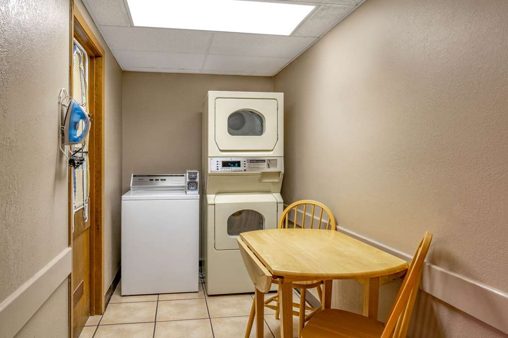 Super 8 by Wyndham Cortez Mesa Verde Area - photo 28