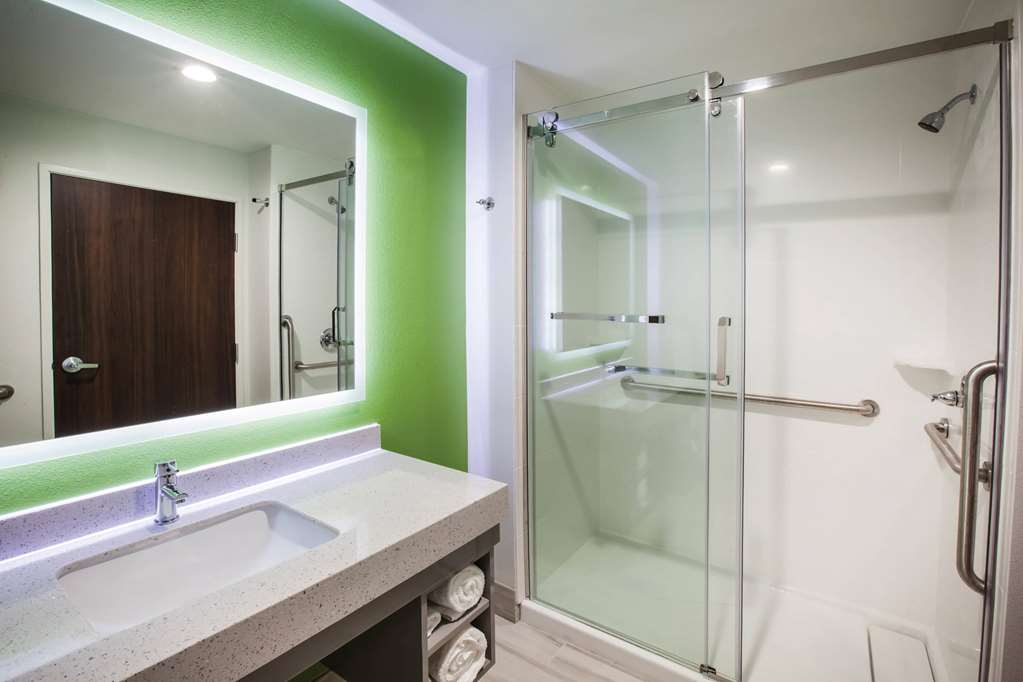 La Quinta Inn & Suites by Wyndham Owasso - photo 10