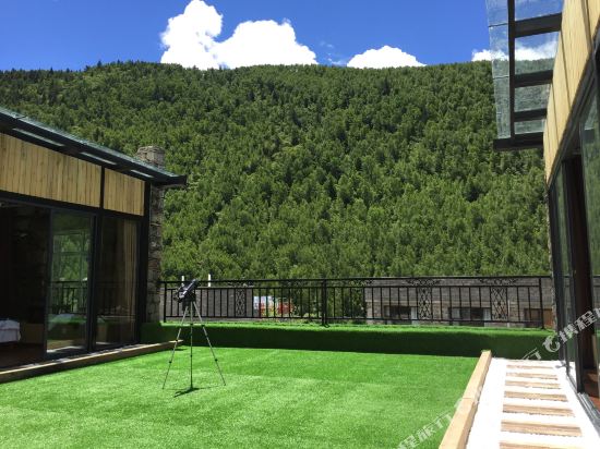 Sansheng Sanshi Shili Taohua Inn in Meixing, People's Republic of China