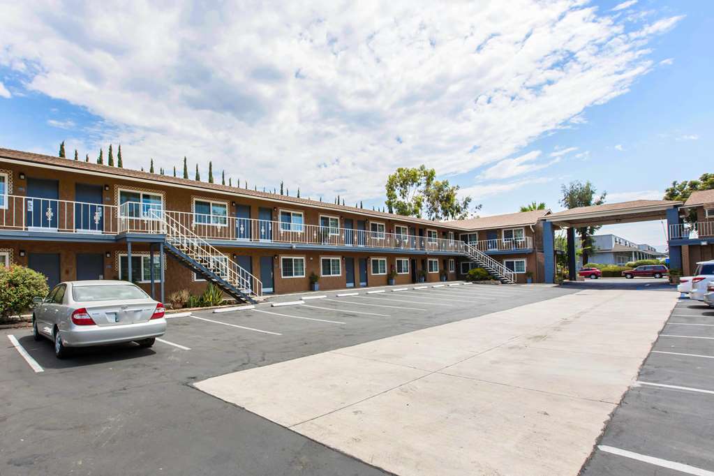 Rodeway Inn Escondido Downtown - photo 2