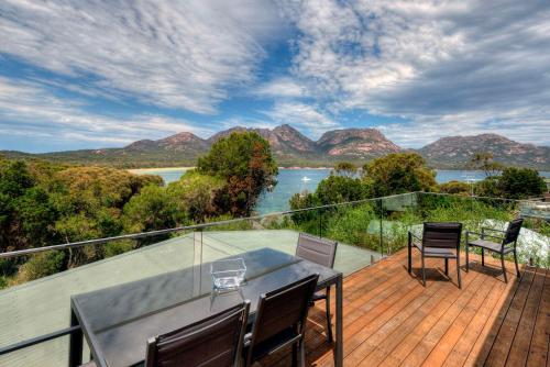 On the Beach 1 — 4-Star Luxury Hotel in Coles Bay, Australia