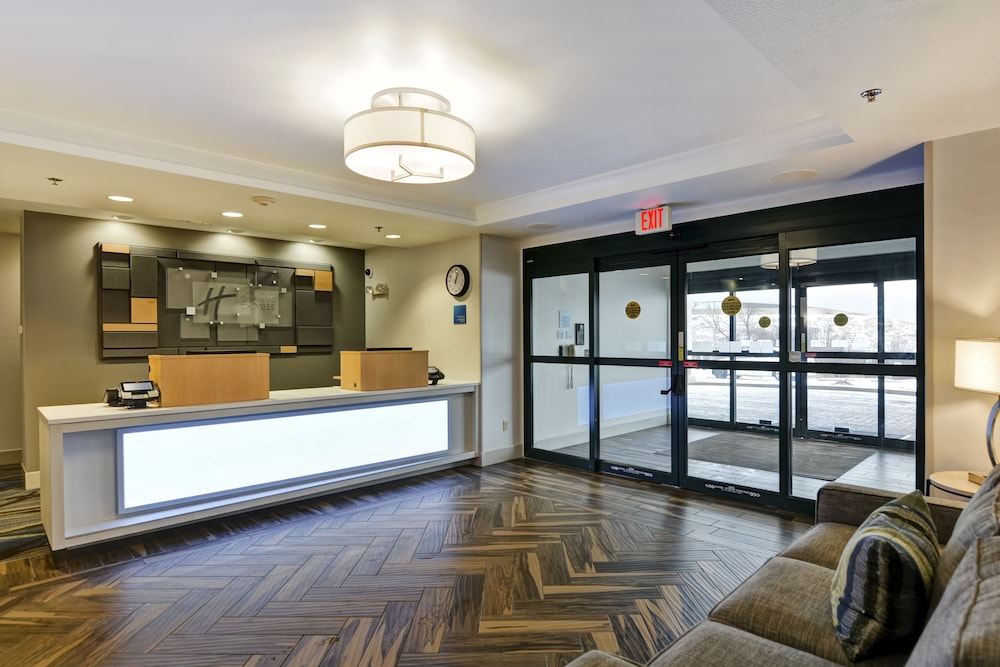 Holiday Inn Express & Suites New Berlin by IHG - photo 49
