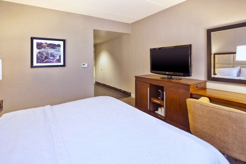 Hampton Inn & Suites Providence Warwick Airport - photo 17