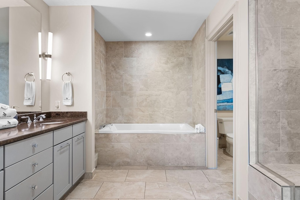 Vista Del Mar 206 — 4-Star Luxury Hotel in Pensacola, United States