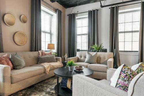 A Luxury Urban 1BR Queen Bed Parking Heart of Historic Germantown Temple & LaSalle 106 Stay Long Term — 4-Star Luxury Hotel in Philadelphia, United States
