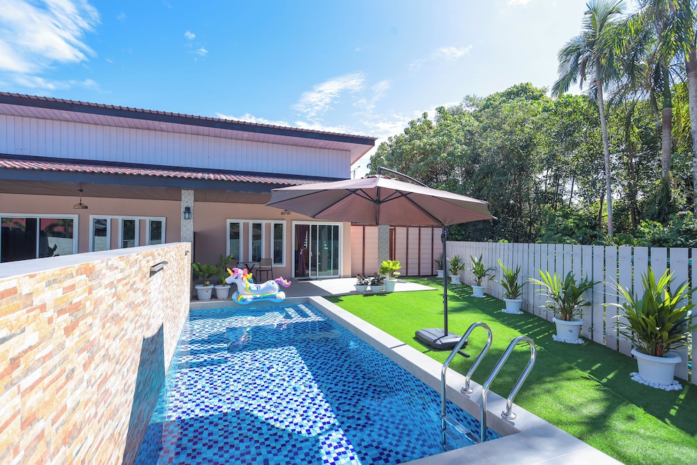 D' Village Cottage 2 Private Pool Villa — 4-Star Luxury Hotel in Pantai Cenang, Malaysia