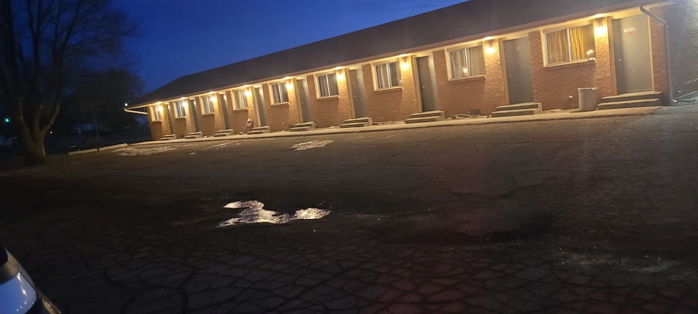 Tops Motel - photo 20