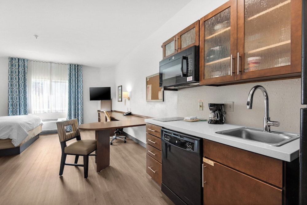 Candlewood Suites Pensacola University Area by IHG - photo 15