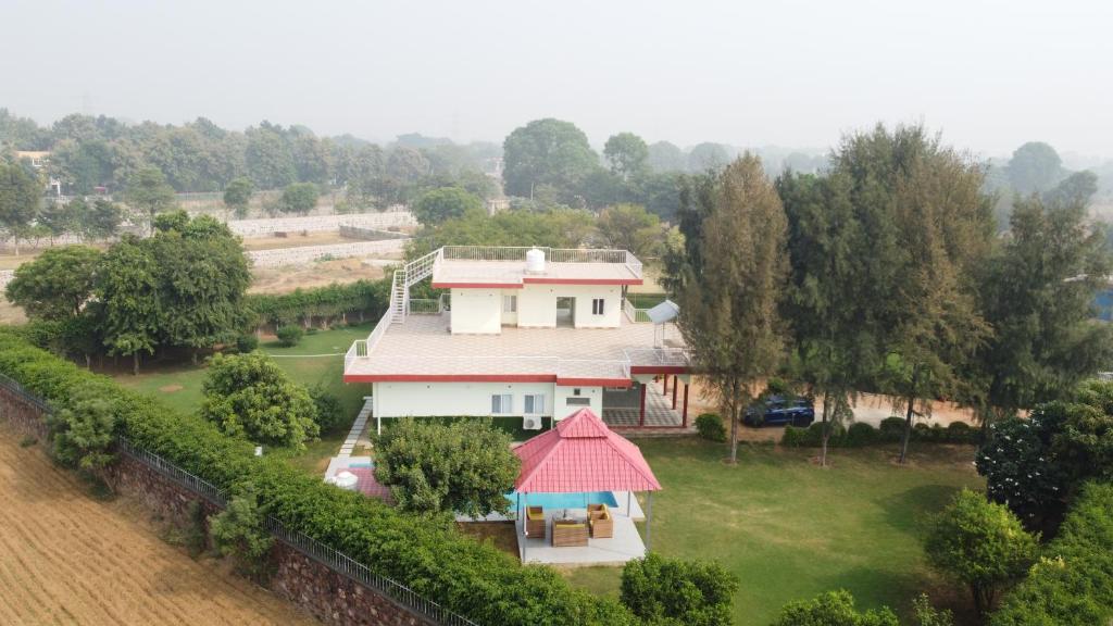 Alaya Stays 4BHK Farmhouse with Pvt Pool & Garden Manesar